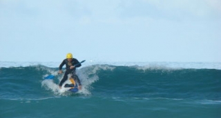  Esquí de olas en el mar